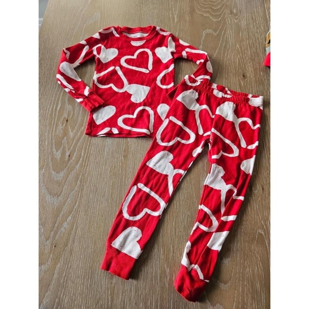 Carter's toddler Valentine's pajamas size 4